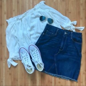 NWOT White AEO Off-The-Shoulder Tie-Sleeve Top